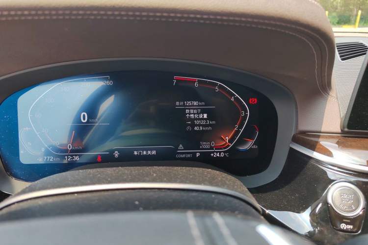 Used BMW 5 Series 2020 525Li Luxury Package Odometer Close Up
