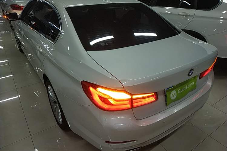 Used BMW 5 Series 2020 525Li Luxury Package Rear Left 45 Deg