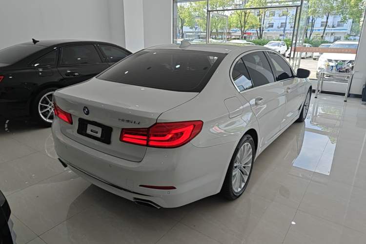 Used BMW 5 Series 2020 525Li Luxury Package Rear Right 45 Deg