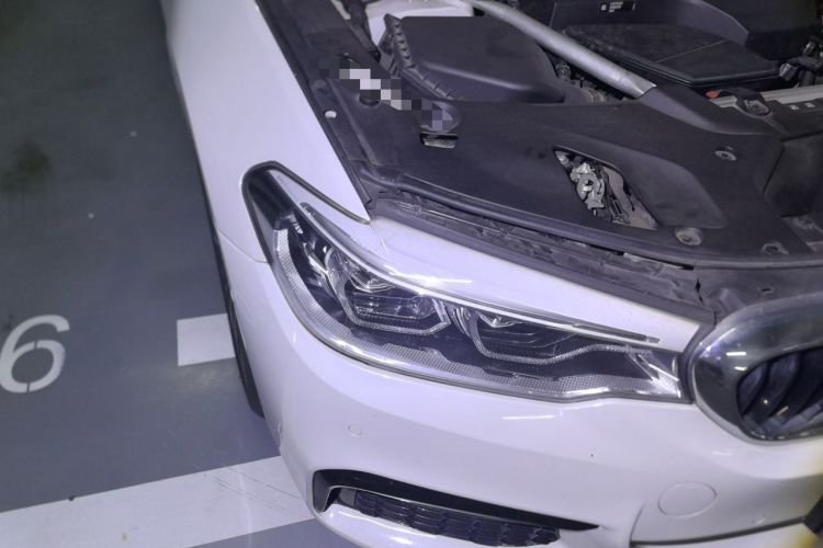 Used BMW 5 Series 2020 530Li Luxury Edition M Sport Package Right Front Headlight
