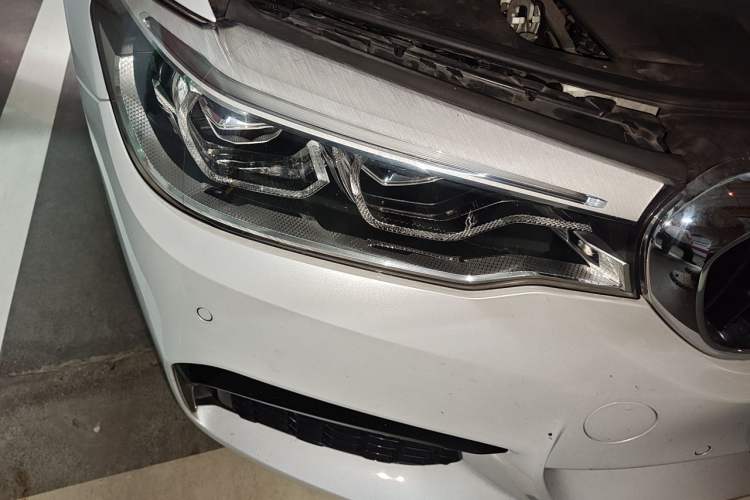 Used BMW 5 Series 2020 530Li Luxury Edition M Sport Package Right Front Headlight