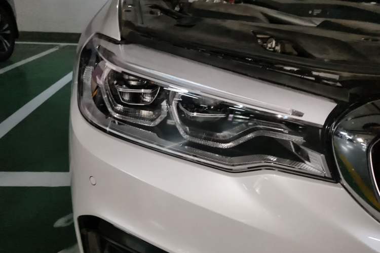 Used BMW 5 Series 2020 530Li Luxury Edition M Sport Package Right Front Headlight