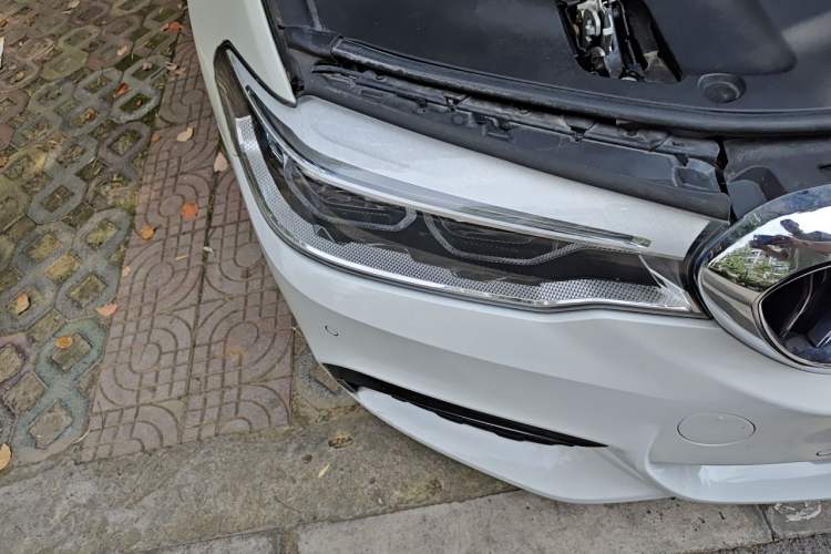 Used BMW 5 Series 2020 530Li Luxury Edition M Sport Package Right Front Headlight