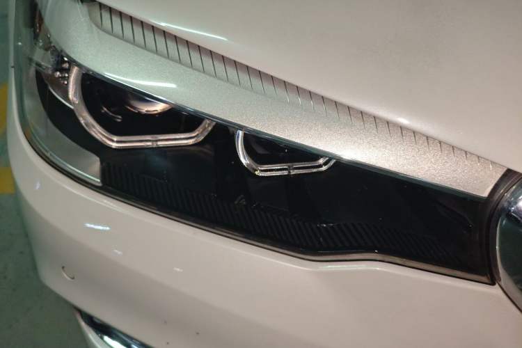 Used BMW 5 Series 2020 525Li Luxury Package Right Front Headlight