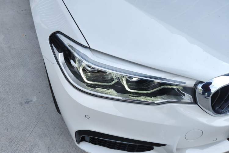 Used BMW 5 Series 2020 530Li Luxury Edition M Sport Package Right Front Headlight