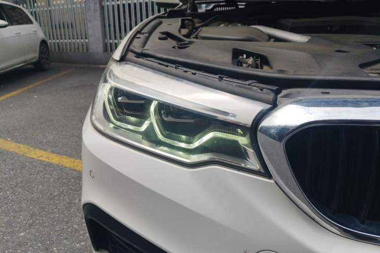 Used BMW 5 Series 2020 530Li Leading Model M Sport Package Right Front Headlight
