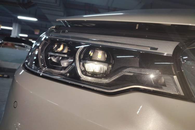 Used BMW 5 Series 2020 530Li Leading Model M Sport Package Right Front Headlight
