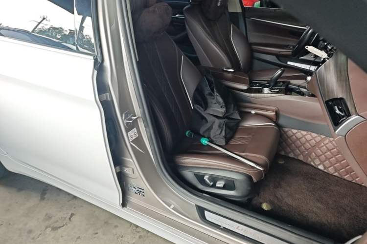 Used BMW 5 Series 2020 530Li xDrive Luxury Package Right Front Seat