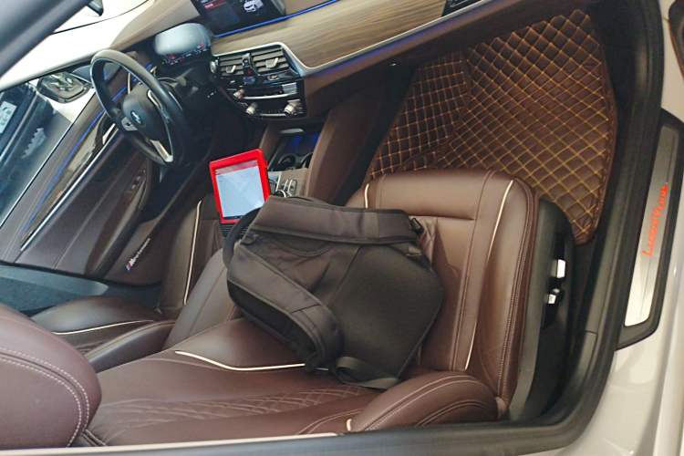Used BMW 5 Series 2020 530Li Leading Edition Luxury Package Right Front Seat