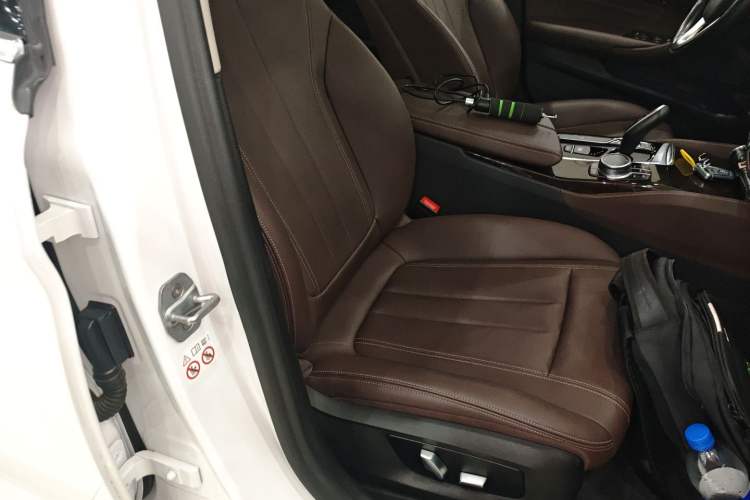 Used BMW 5 Series 2020 525Li Luxury Package Right Front Seat