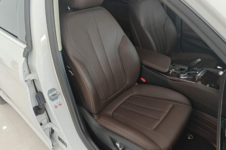 Used BMW 5 Series 2020 525Li Luxury Package Right Front Seat