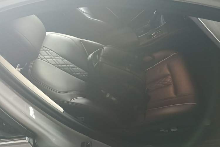 Used BMW 5 Series 2020 530Li xDrive Luxury Package Right Front Seat