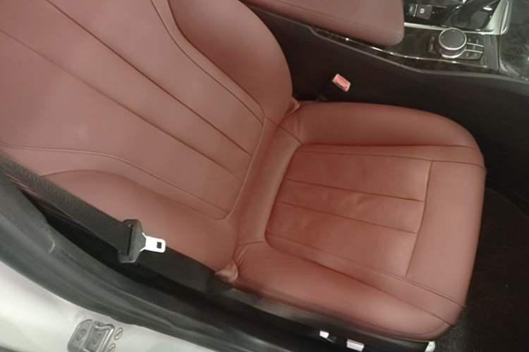 Used BMW 5 Series 2020 530Li Luxury Edition M Sport Package Right Front Seat