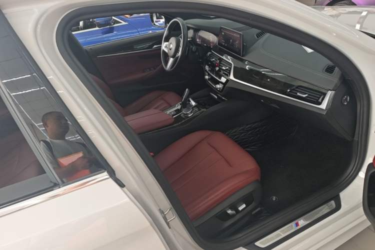 Used BMW 5 Series 2020 530Li Leading Model M Sport Package Right Front Seat