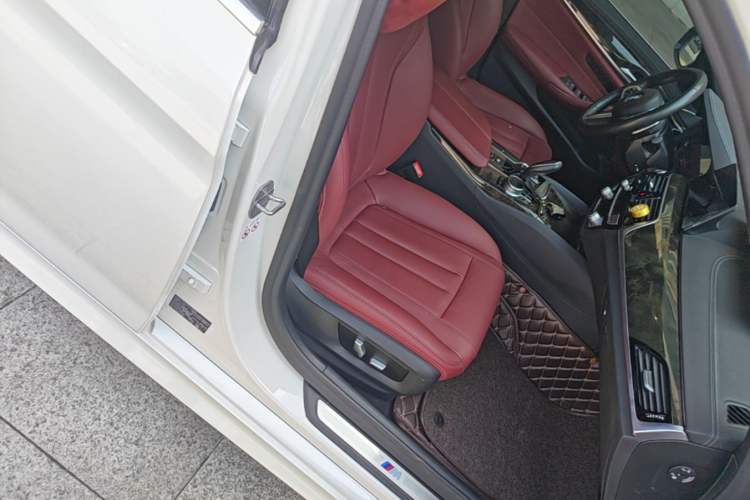 Used BMW 5 Series 2020 530Li Leading Model M Sport Package Right Front Seat