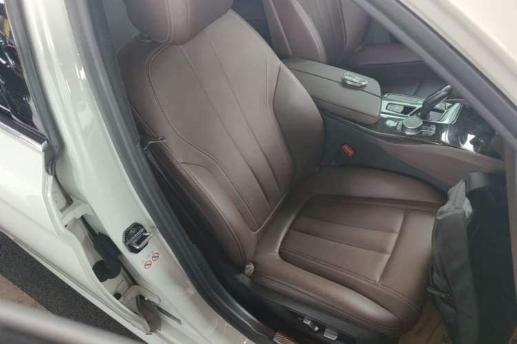 Used BMW 5 Series 2020 525Li M Sport Package Right Front Seat