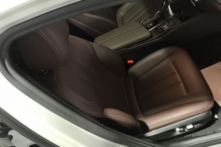 Used BMW 5 Series 2020 525Li M Sport Package Right Front Seat