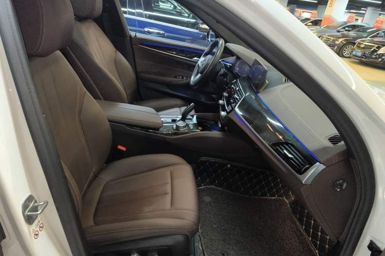 Used BMW 5 Series 2020 525Li M Sport Package Right Front Seat