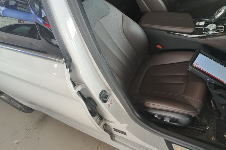 Used BMW 5 Series 2020 525Li M Sport Package Right Front Seat