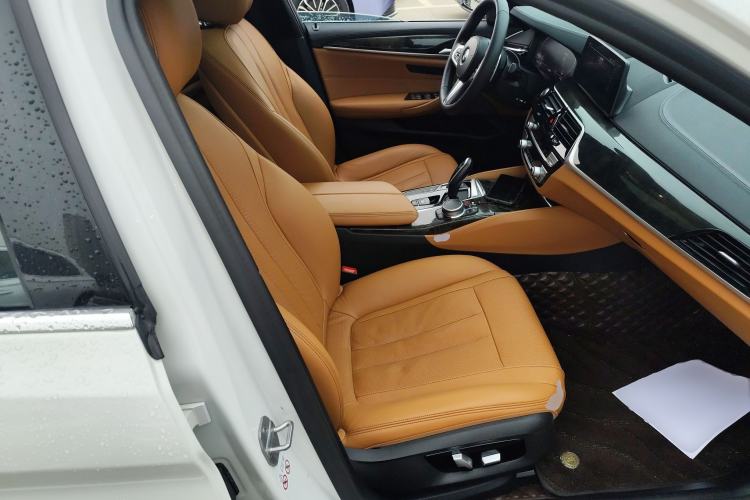 Used BMW 5 Series 2020 530Li Luxury Edition M Sport Package Right Front Seat