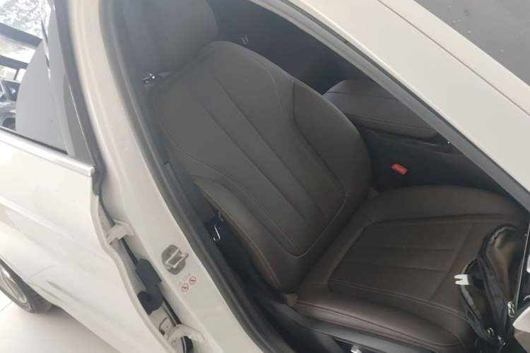 Used BMW 5 Series 2020 525Li M Sport Package Right Front Seat