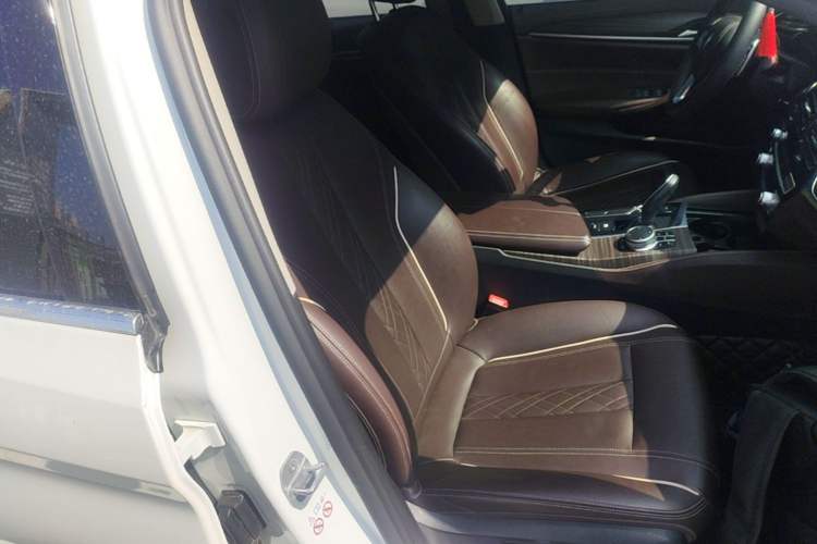 Used BMW 5 Series 2020 530Li xDrive Luxury Package Right Front Seat