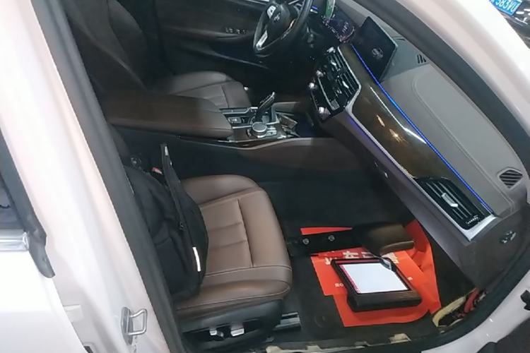 Used BMW 5 Series 2020 525Li Luxury Package Right Front Seat