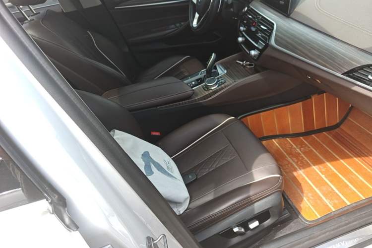 Used BMW 5 Series 2020 530Li xDrive Luxury Package Right Front Seat