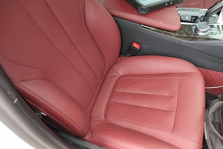 Used BMW 5 Series 2020 530Li Luxury Edition M Sport Package Right Front Seat