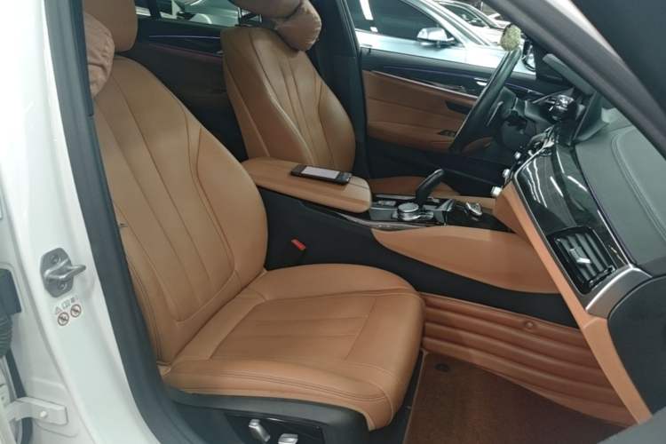 Used BMW 5 Series 2020 530Li Luxury Edition M Sport Package Right Front Seat