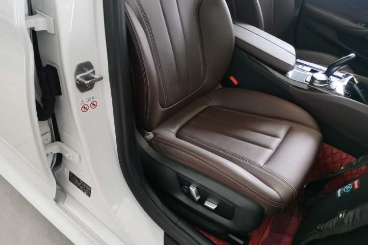 Used BMW 5 Series 2020 525Li M Sport Package Right Front Seat