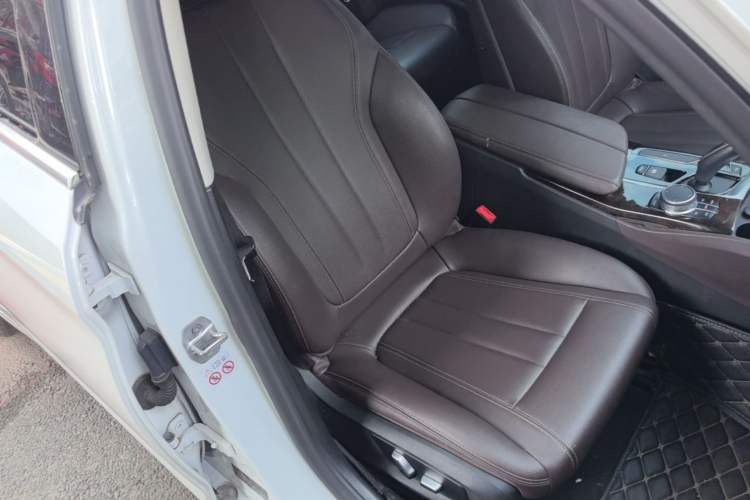 Used BMW 5 Series 2020 525Li Luxury Package Right Front Seat