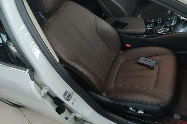 Used BMW 5 Series 2020 525Li Luxury Package Right Front Seat
