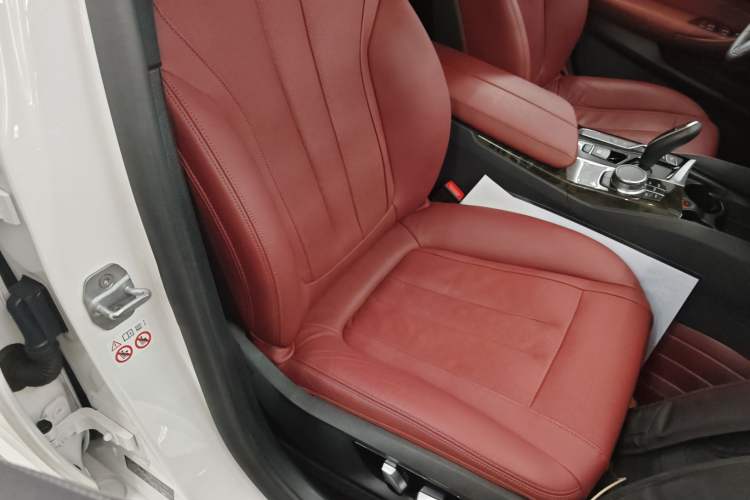 Used BMW 5 Series 2020 530Li Luxury Edition M Sport Package Right Front Seat