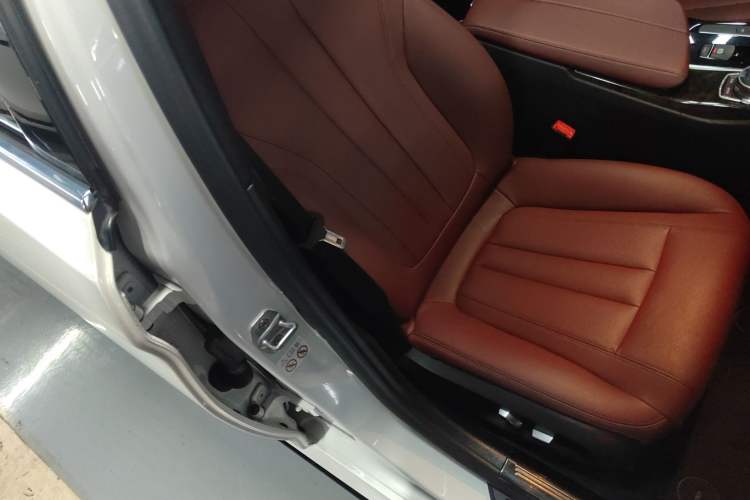 Used BMW 5 Series 2020 530Li Leading Model M Sport Package Right Front Seat