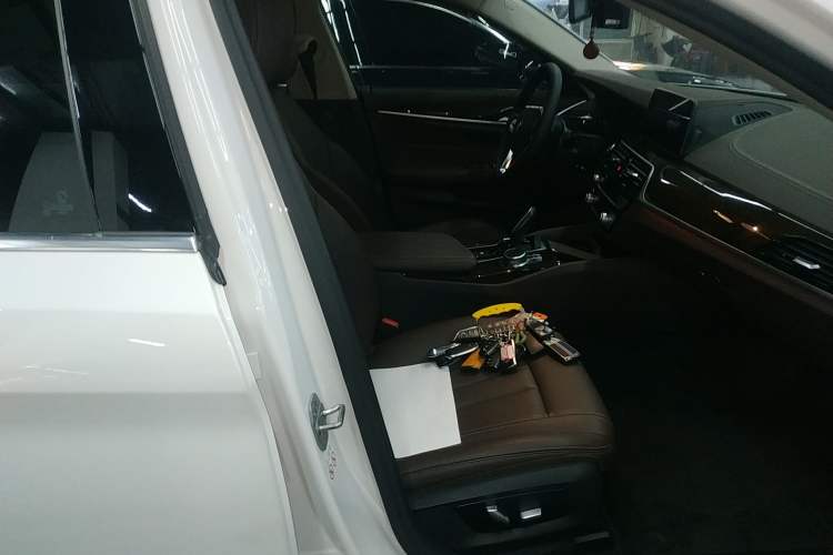 Used BMW 5 Series 2020 525Li Luxury Package Right Front Seat