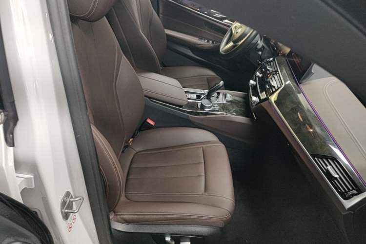 Used BMW 5 Series 2020 525Li M Sport Package Right Front Seat