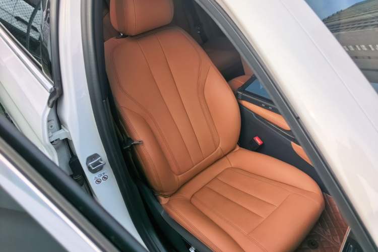 Used BMW 5 Series 2020 530Li Leading Model M Sport Package Right Front Seat