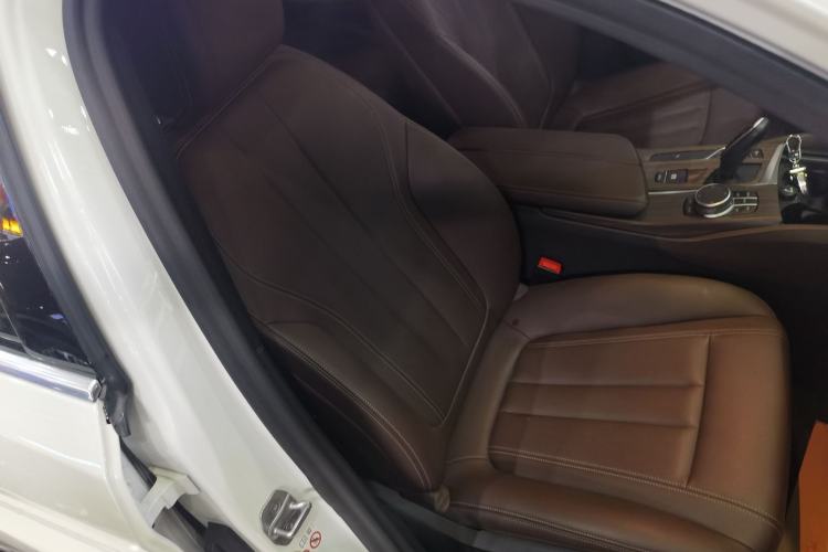 Used BMW 5 Series 2020 525Li M Sport Package Right Front Seat