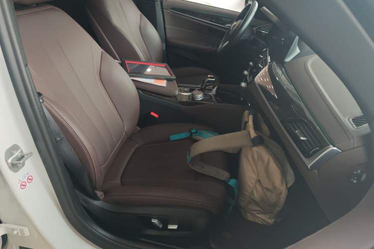 Used BMW 5 Series 2020 525Li M Sport Package Right Front Seat