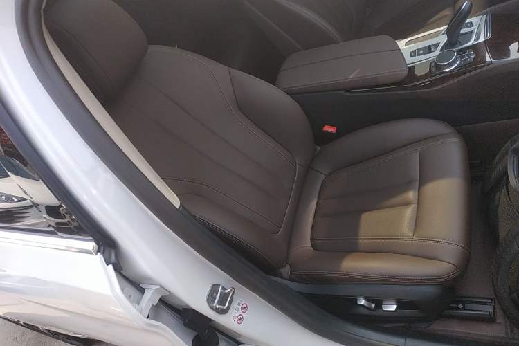 Used BMW 5 Series 2020 525Li Luxury Package Right Front Seat