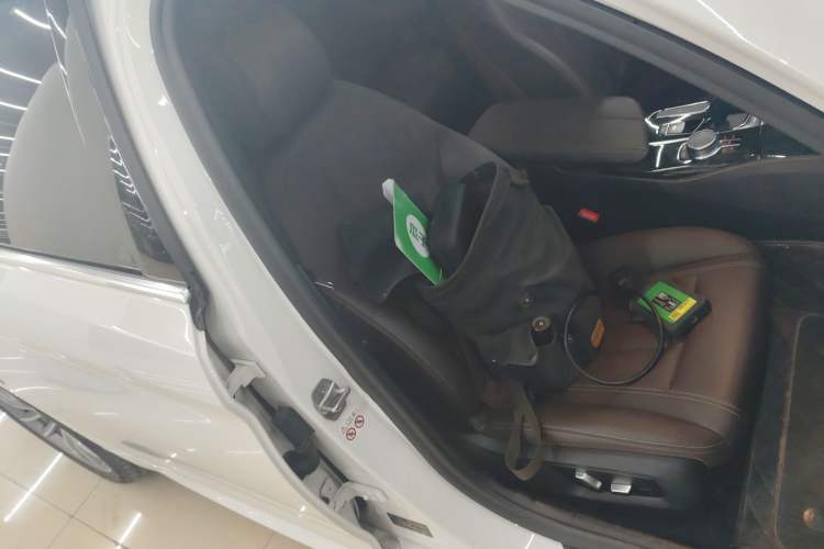 Used BMW 5 Series 2020 525Li M Sport Package Right Front Seat
