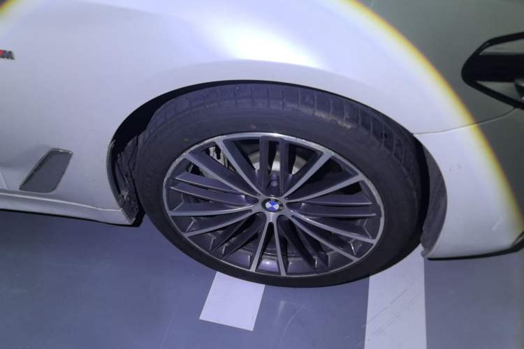 Used BMW 5 Series 2020 530Li Luxury Edition M Sport Package Right Front Wheel Hub