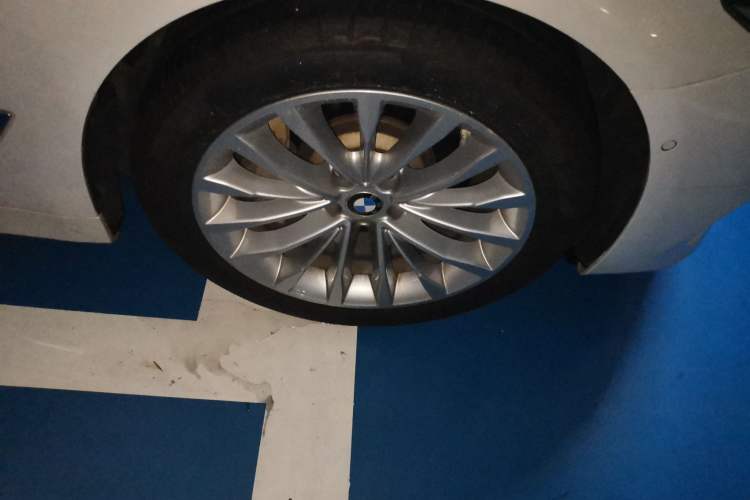 Used BMW 5 Series 2020 530Li Luxury Edition Premium Package Right Front Wheel Hub