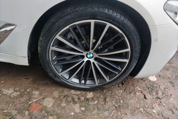 Used BMW 5 Series 2020 530Li Luxury Edition M Sport Package Right Front Wheel Hub