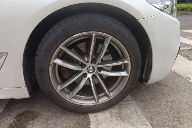 Used BMW 5 Series 2020 525Li M Sport Package Right Front Wheel Hub