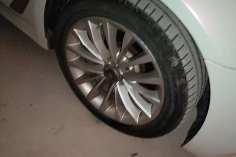 Used BMW 5 Series 2020 530Li Leading Edition Luxury Package Right Front Wheel Hub