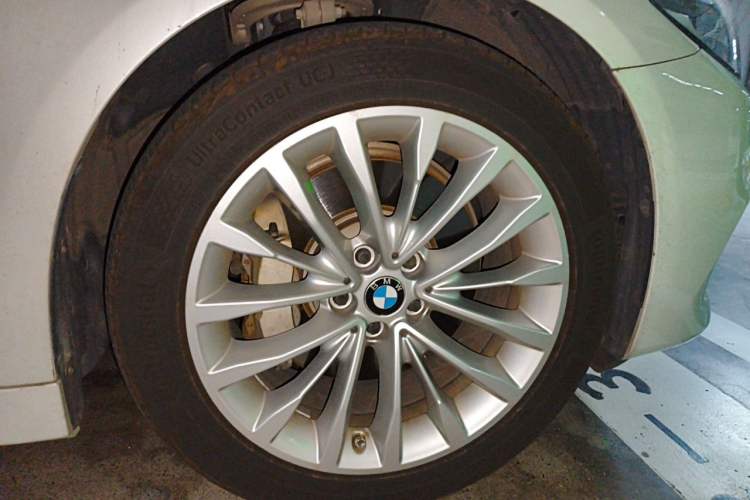 Used BMW 5 Series 2020 530Li Leading Edition Luxury Package Right Front Wheel Hub