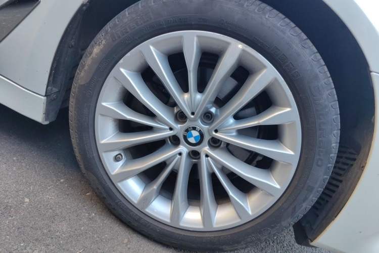 Used BMW 5 Series 2020 525Li Luxury Package Right Front Wheel Hub