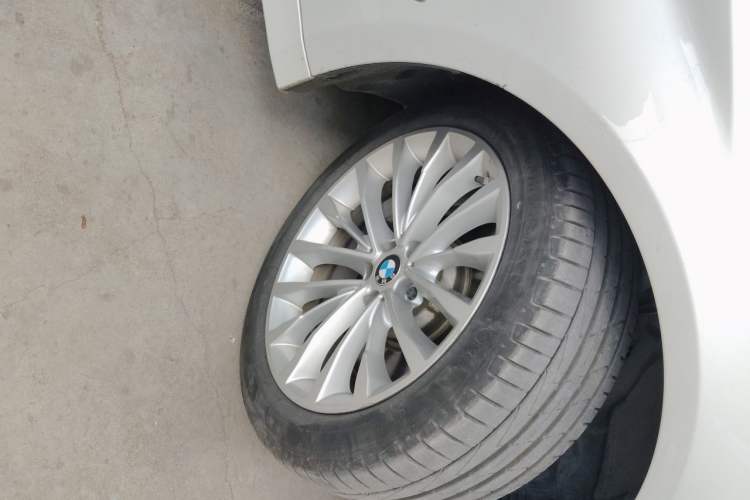 Used BMW 5 Series 2020 530Li Luxury Edition Premium Package Right Front Wheel Hub